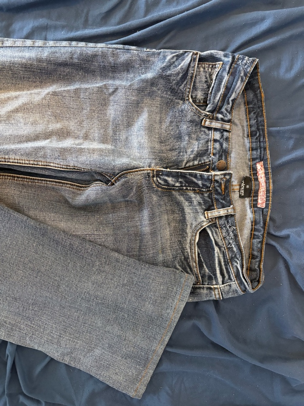 Women's Jeans in Faded Blue Wash
